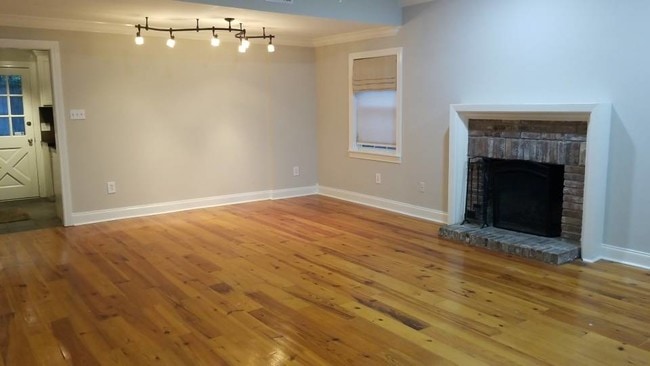 Building Photo - 1235 Linden Pl