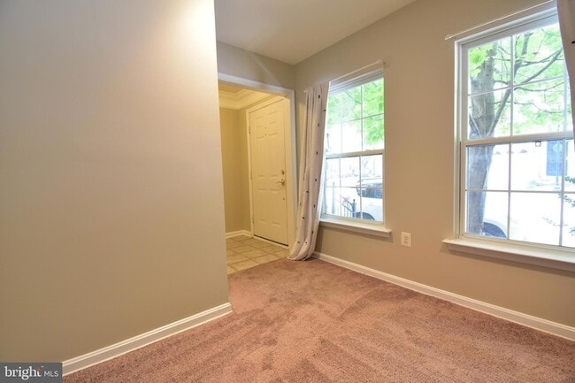 Building Photo - 5053 Kilburn St