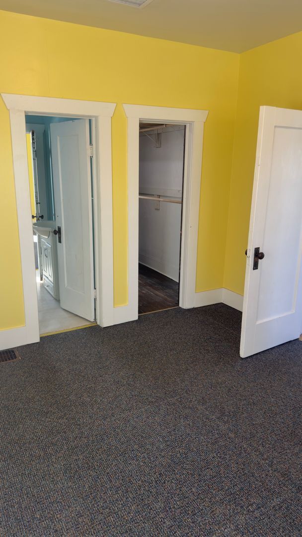 Building Photo - 2 Bed 1 Bath Home Near Lincoln Park