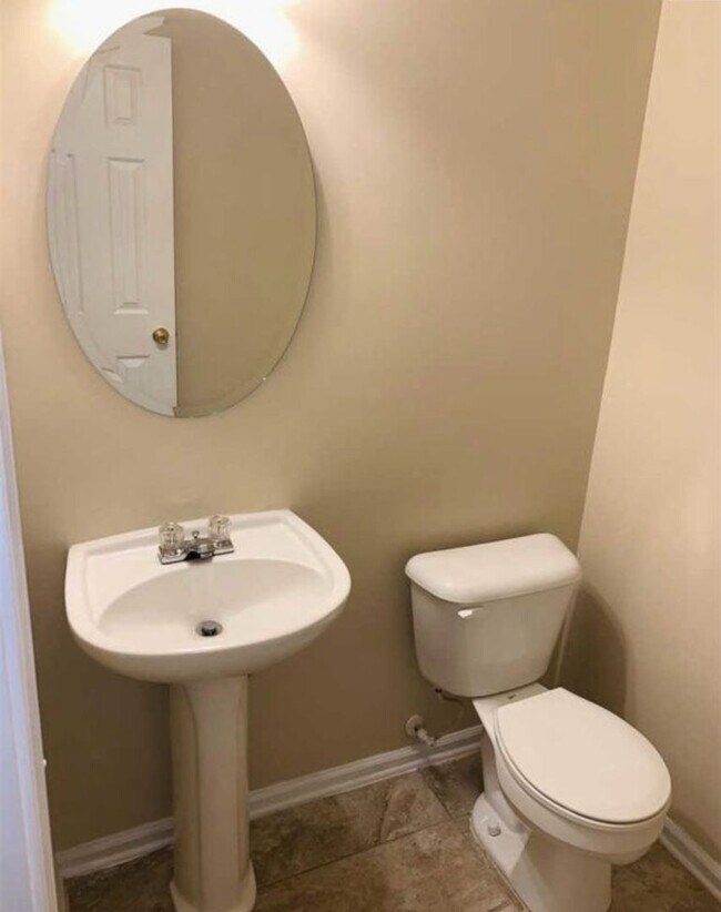 Building Photo - Exquisite Three Bedroom Home in Northeast Columbia!