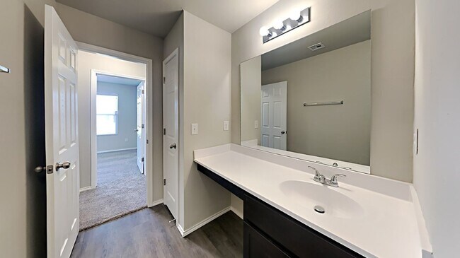 Building Photo - Very Nice 4 Bedroom 2 Bath Home in Yukon Schools