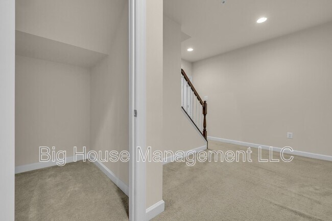 Building Photo - 3713 Chancelsors Dr