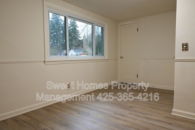 Building Photo - 1338 N 152nd St