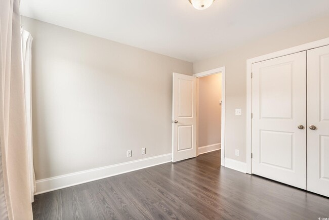 Building Photo - 1621 Palmetto Palm Dr