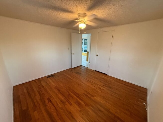 Building Photo - Home in Marion