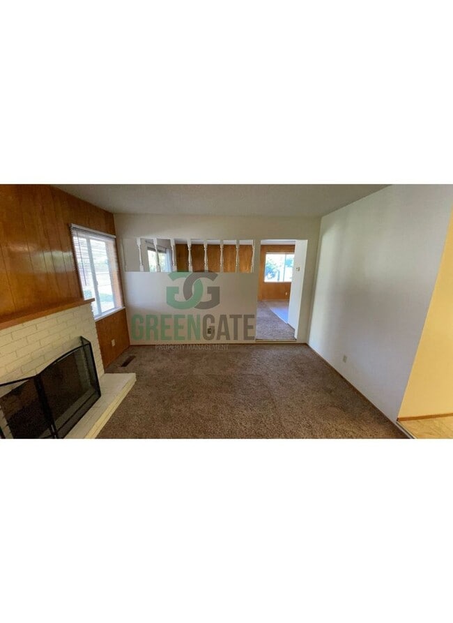 Building Photo - 925 Charleston Ave