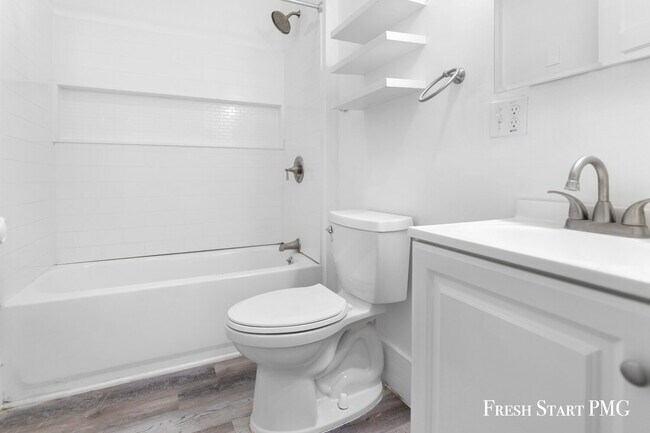 Building Photo - Charming 3-Bedroom Home with Spacious Livi...
