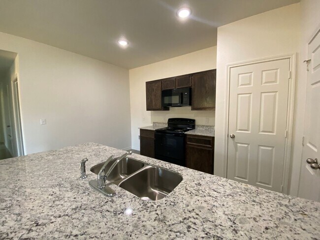 Building Photo - 2306 Alterman Dr