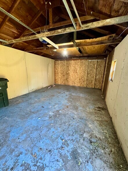 Building Photo - 1229 Warren St