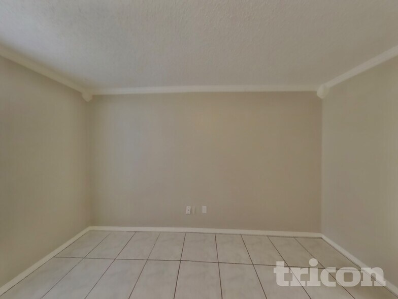 Building Photo - 8252 Yolanda Ct