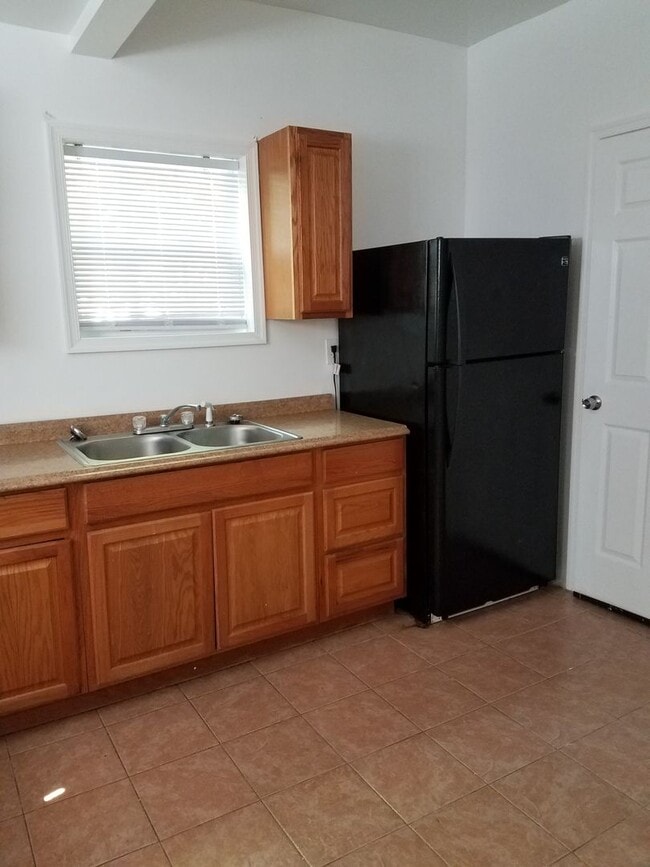 Building Photo - 4 bedroom 2 bath unit within minutes of Old Dominion University
