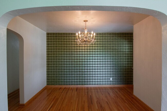 Building Photo - Spacious Custom Redding Home with Characte...