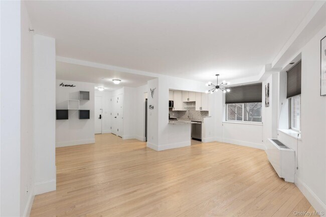 Building Photo - 116-11 Curzon Rd