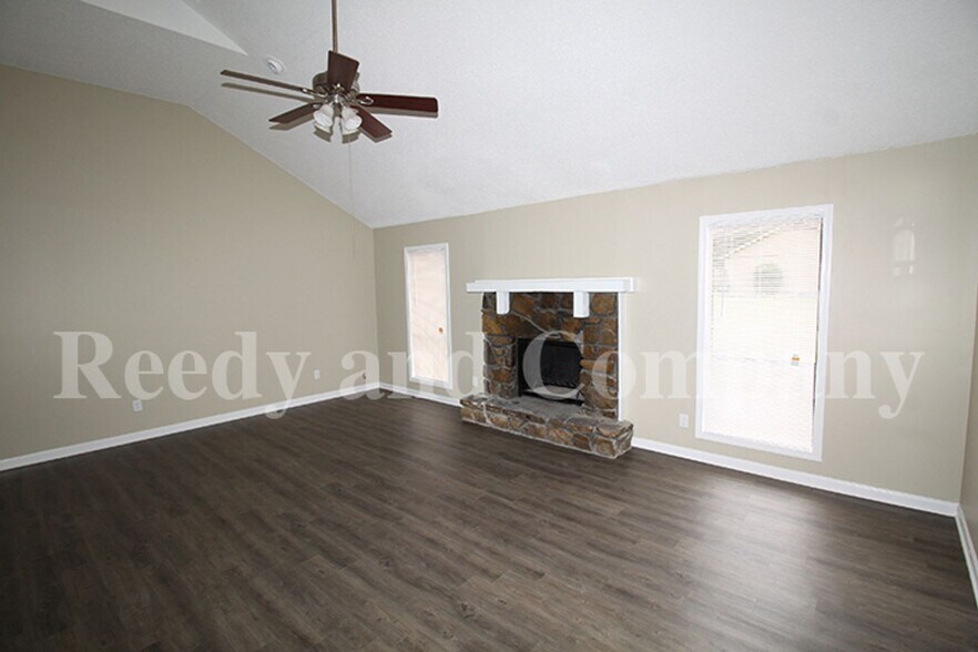 Building Photo - 6363 Thistlebrook Dr