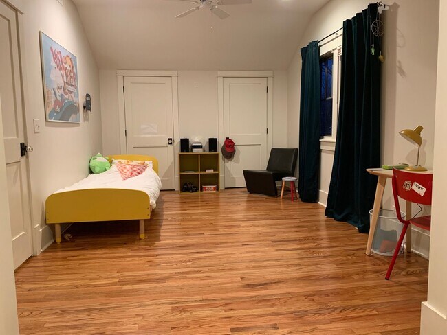 Building Photo - Charming Home in Belmont-Hillsboro Neighborhood, minutes to Vandy and Belmont, Fenced Yard