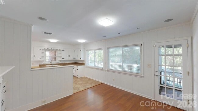 Building Photo - 1426 Bevis Dr