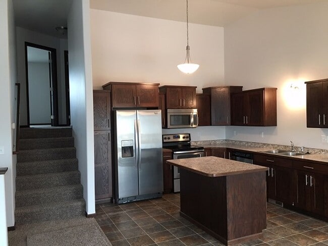 Building Photo - 3 Bed 3 Bath Twin Home