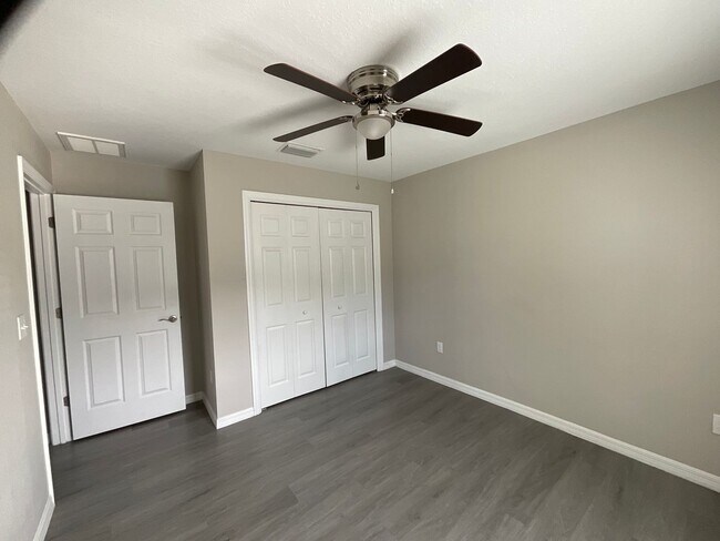 Building Photo - Custom Home - Desirable SE Ocala Neighborhood 3/2/2 **Won't Last**