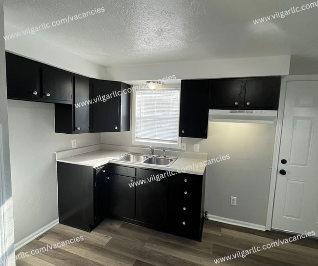 Primary Photo - 11-11 McKinley Ave