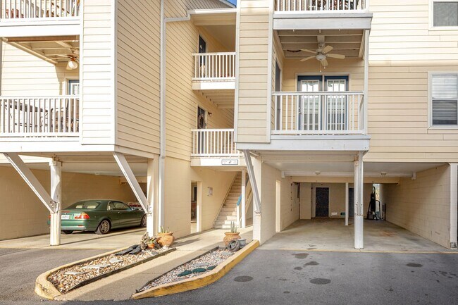 Building Photo - Harbor Landing rental with boat slip, great amenities, and a gated waterfront community lifestyle.