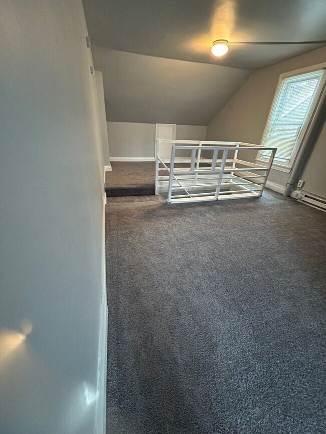 Building Photo - Vaccancies