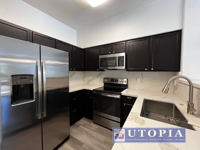 Building Photo - Recently Upgraded, Bi-Level Condo Downtown...