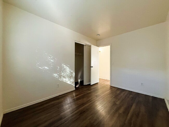 Building Photo - "Spacious 4-Bedroom Townhouse in Prime Phoenix Location – Quiet and Move-in ready!"