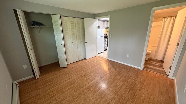 Building Photo - Walk to Downtown from this 1 Bedroom 1st F...