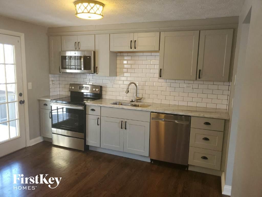 Building Photo - 4207 Edinburgh Dr