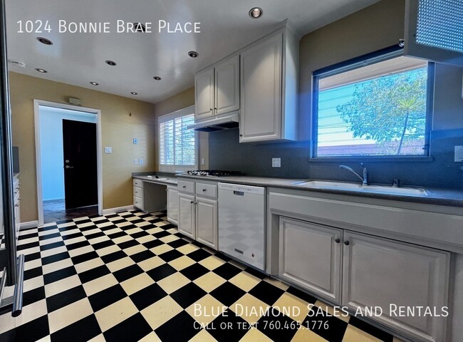 Building Photo - 1024 Bonnie Brae Pl