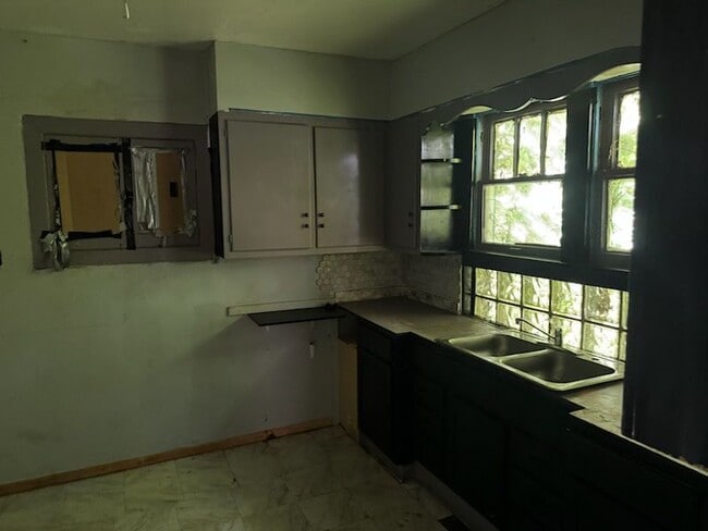 Building Photo - 541 N 27th St