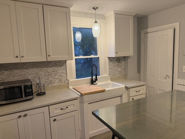 Building Photo - 10 Cushman St