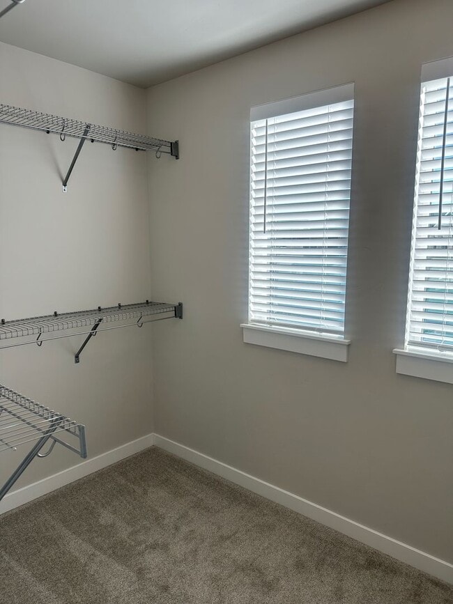 Building Photo - Spacious 3BR/2.5BA Townhome w/ Community Park & Trails – Bend, OR - PENDING APPLICATION