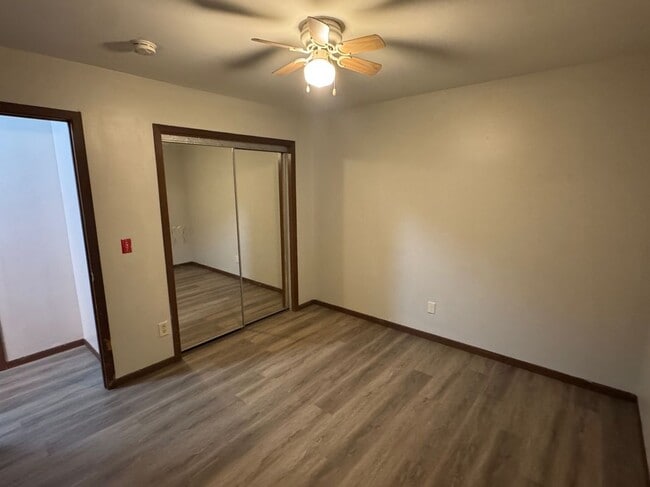Building Photo - 1305 S Thompson Dr