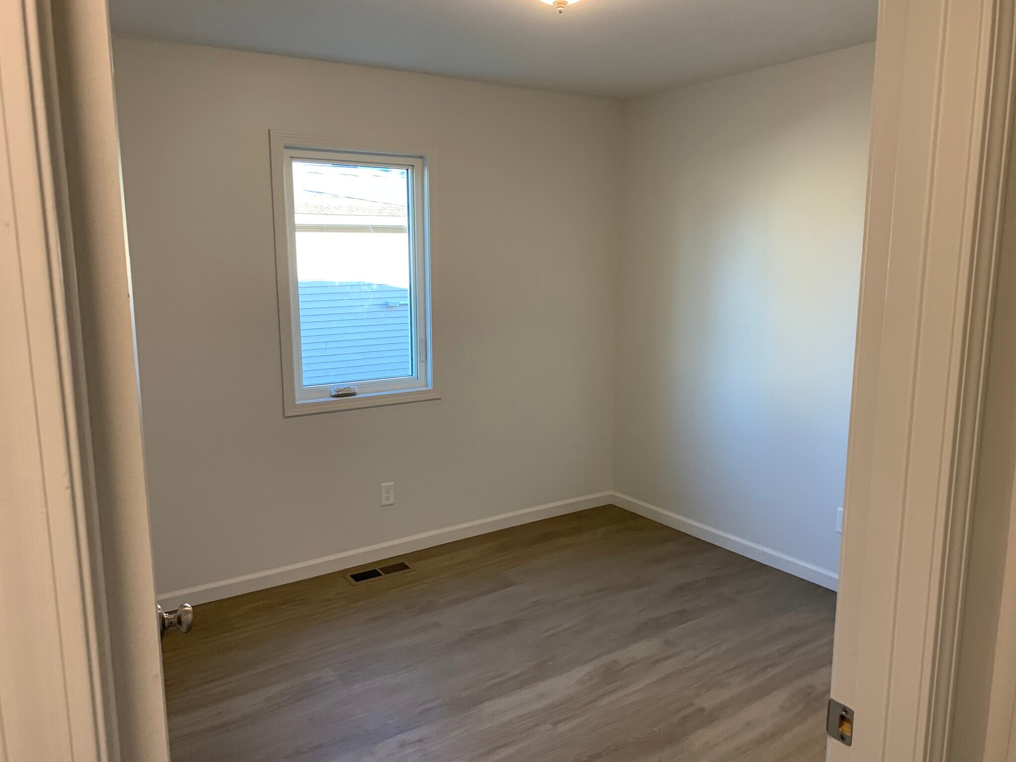 Master Bed - 1422 Chestnut St