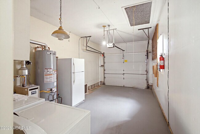 Building Photo - 943 Edgebrook Dr N