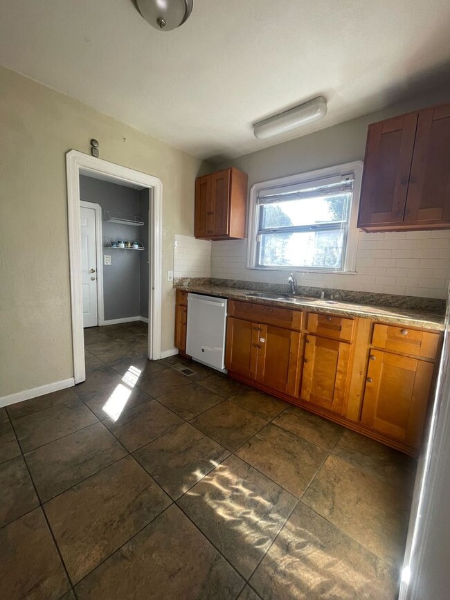 Building Photo - 2-Bedroom, 1-Bath with Converted Garage Sp...