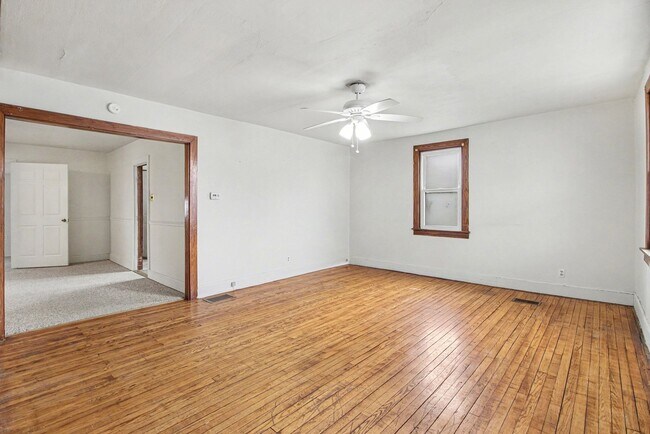 Building Photo - 3 Bedroom Cape Code house in Newville