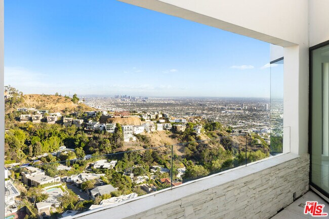 Building Photo - 2231 Sunset Plaza Dr
