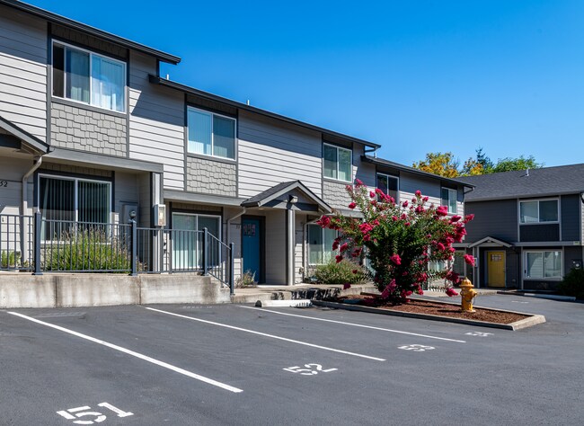 Building Photo - Drumwood McMinnville Townhomes