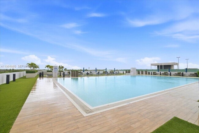 Building Photo - 5300 Paseo Blvd