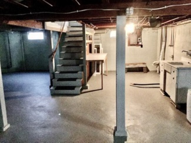 Building Photo - 2326 Scott St