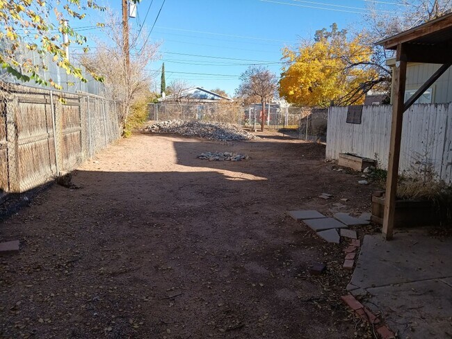 Building Photo - 412 Harvard Dr SE