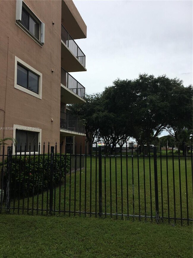 Building Photo - 5825 W 25th Ct