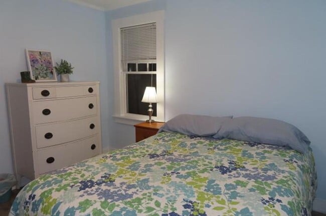 Building Photo - **Winter Rental** Fully Furnished, Beautif...
