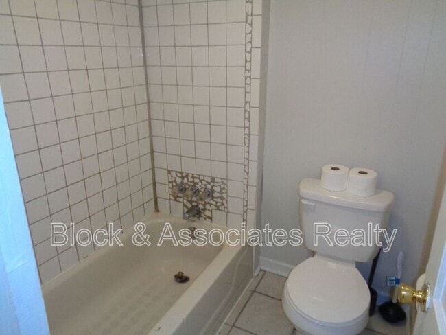 Building Photo - 405 Dobson St