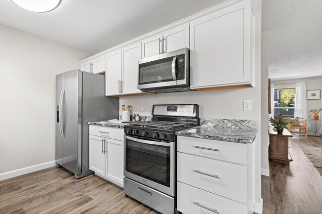 Building Photo - 484 Linwood Ave