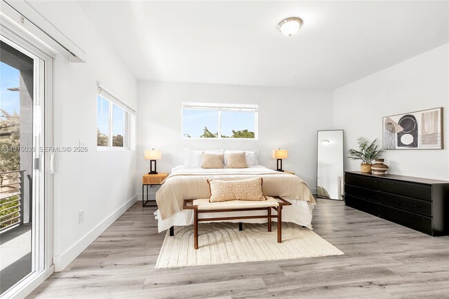 Building Photo - 1123 NE 23rd Terrace