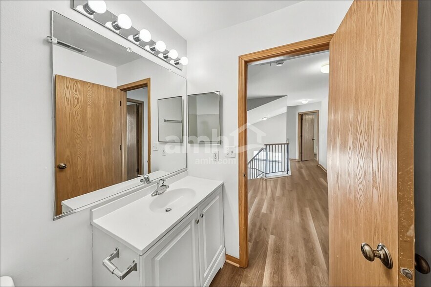 Building Photo - 14233 S Hillsdale Ct