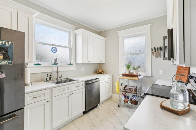 Building Photo - 1206 E Frierson Ave